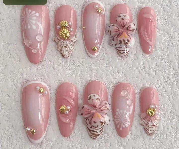Blush Shell Butterfly volume-oriented press-on nail set