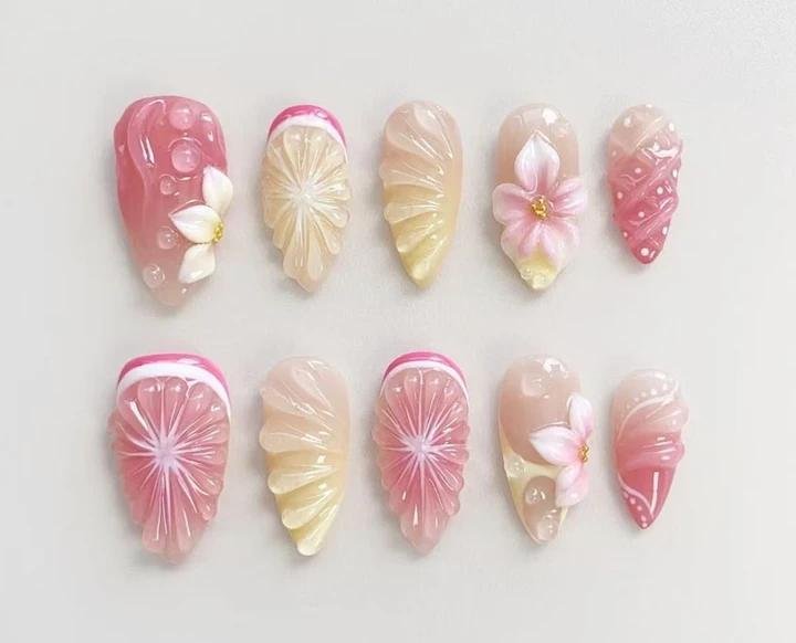 Minimal White Shell volume-oriented press-on nail set