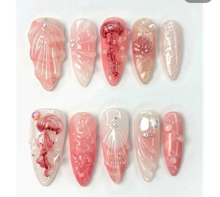 Pink Jellyfish Coast volume-oriented press-on nail set
